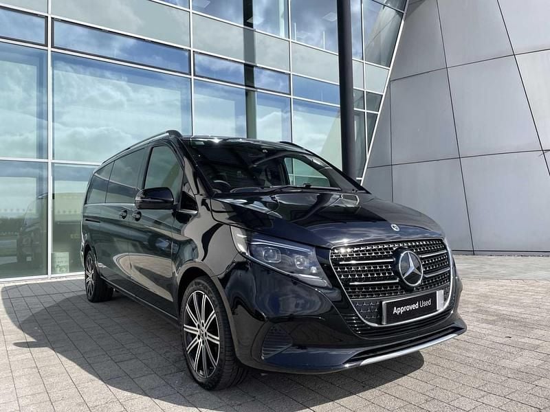 Begagnad Mercedes V300 Premium 2025 Svart Minibuss