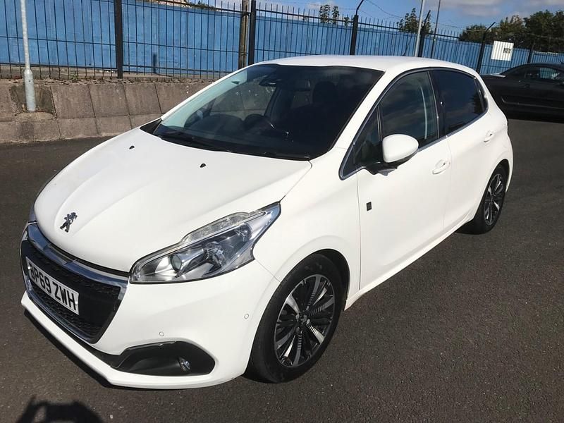 Usado Peugeot 208 S 100 HP (73 kW) 2019 Branco Citadino