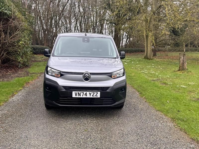 Used Citroën Berlingo 100 HP (73 kW) 2024 Grey MPV