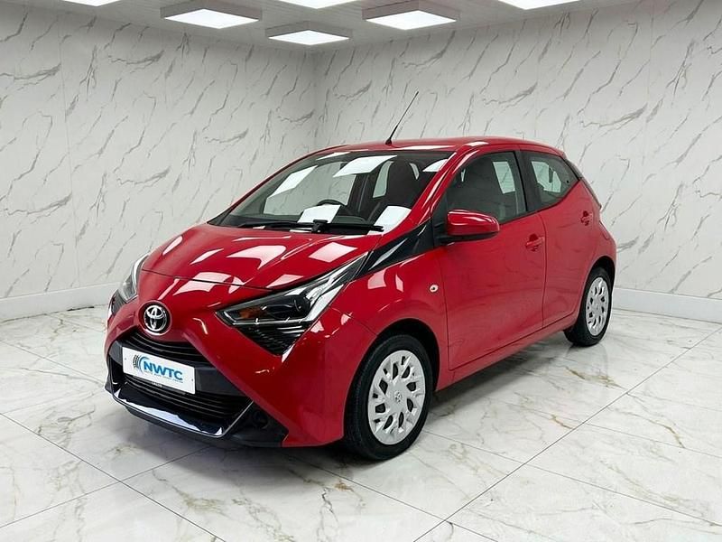 Usado Toyota Aygo X-play 71 HP (52 kW) 2019 Vermelho Citadino
