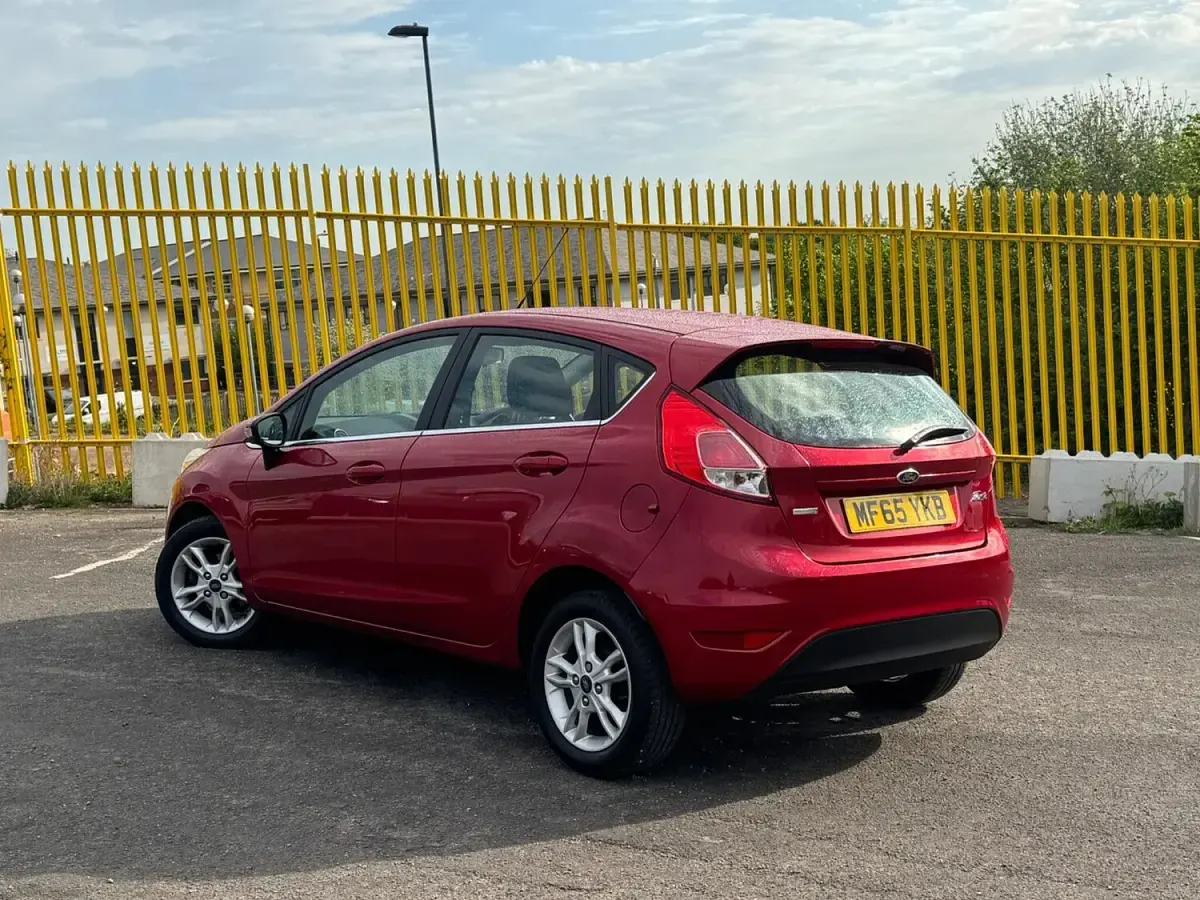 Used Ford Fiesta Zetec 2015 Red Hatchback