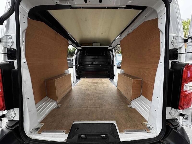 Used Vauxhall Vivaro S 100 HP (73 kW) 2023 White MPV