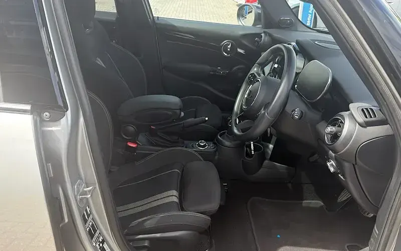 Used Mini Cooper S Comfort 178 HP (130 kW) 2023 Silver Hatchback