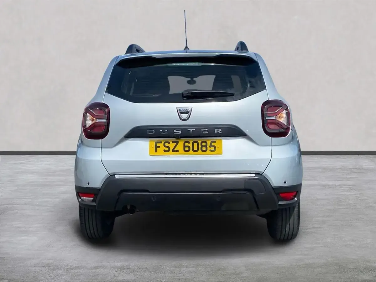 Usado Dacia Duster Comfort 115 HP (84 kW) 2022 Cinzento SUV