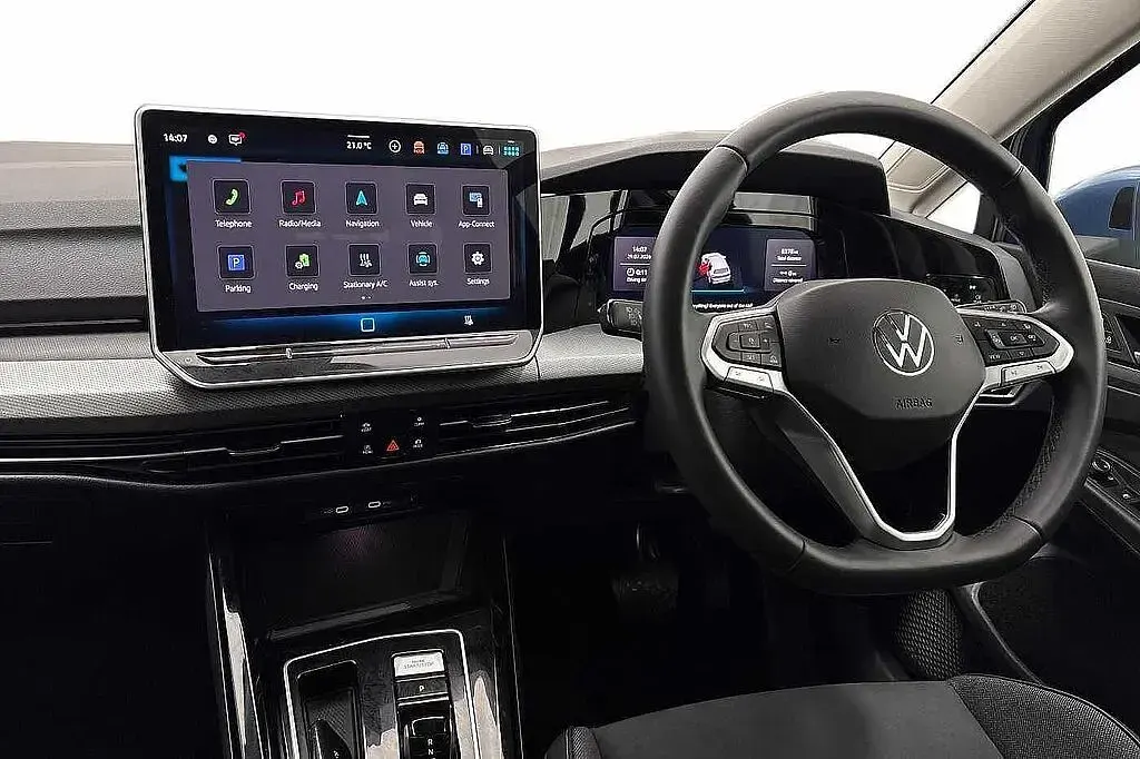 Used VW Golf VIII 204 HP (150 kW) 2025