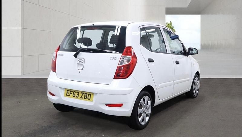 Used Hyundai i10 Classic 83 HP (61 kW) 2014 White Hatchback