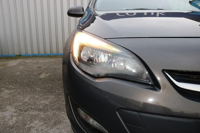 Used Vauxhall Astra 95 HP (69 kW) 2014 Grey Hatchback