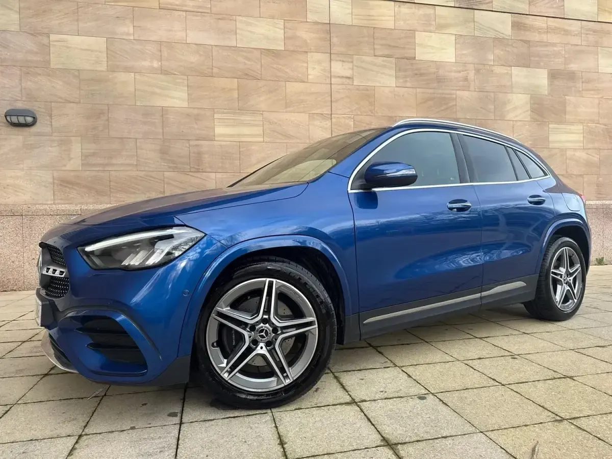 Usado Mercedes GLA200 Executive 163 HP (119 kW) 2023 Azul SUV