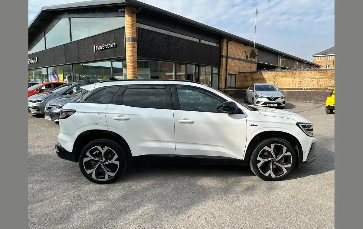 Used Renault Austral Techno Esprit Alpine 200 HP (147 kW) 2024 White  SUV