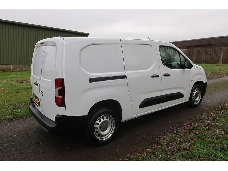 Used Vauxhall Combo S 130 HP (95 kW) 2024 White Van