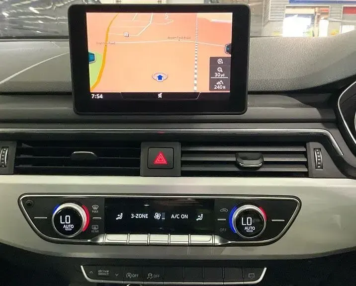 Second-hand Audi A4 S-Line 190 CP (139 kW) 2016 Argintiu Break