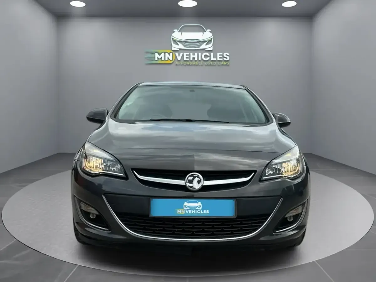 Used Vauxhall Astra SRi 99 HP (72 kW) 2015 Grey Hatchback