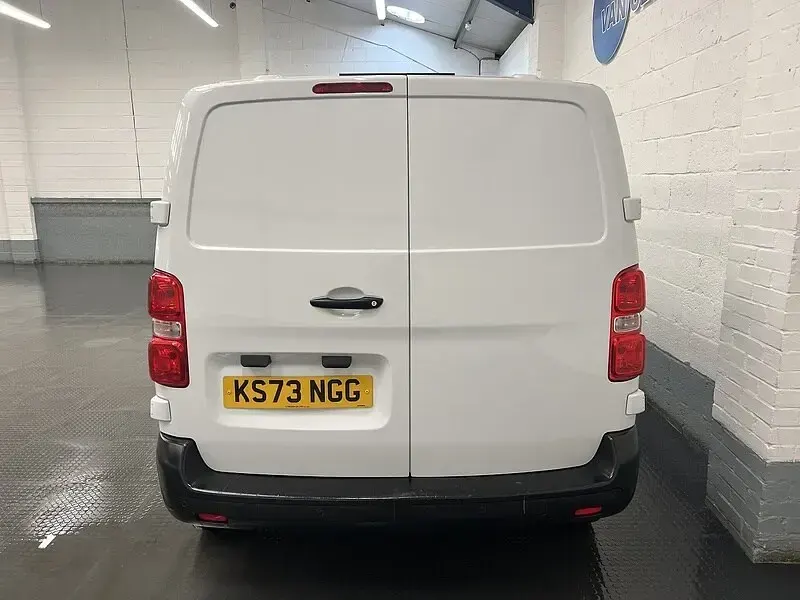 Used Citroën Dispatch 100 HP (73 kW) 2023 White MPV