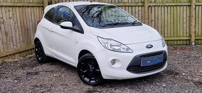 Begagnad Ford Ka Zetec 69 HK (50 kW) 2015 Vit Halvkombi