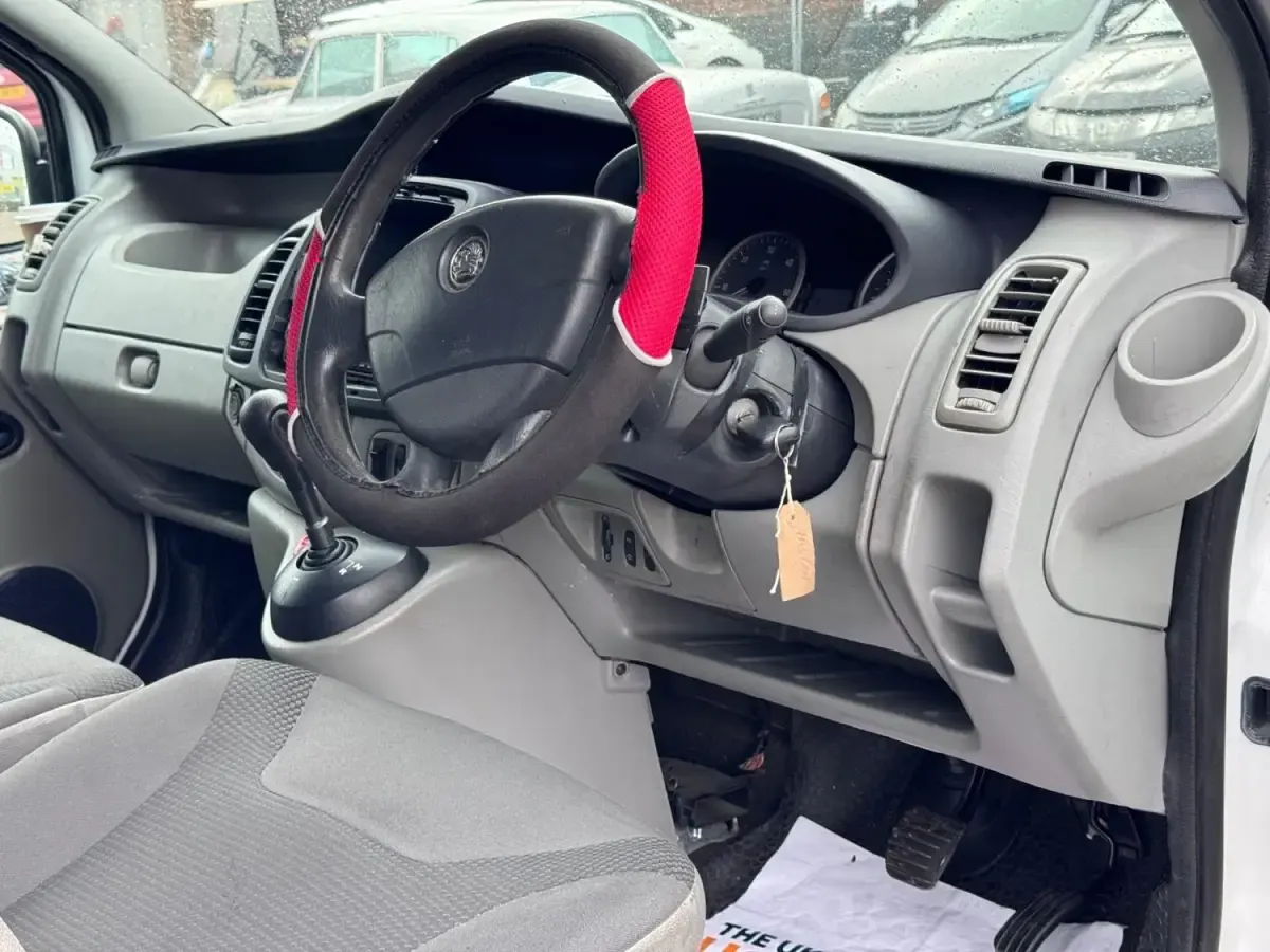 Gebraucht Vauxhall Vivaro 115 PS (84 kW) 2013 Weiß Van / Kleinbus