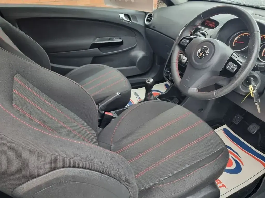 Used Vauxhall Corsa 2013 White Hatchback