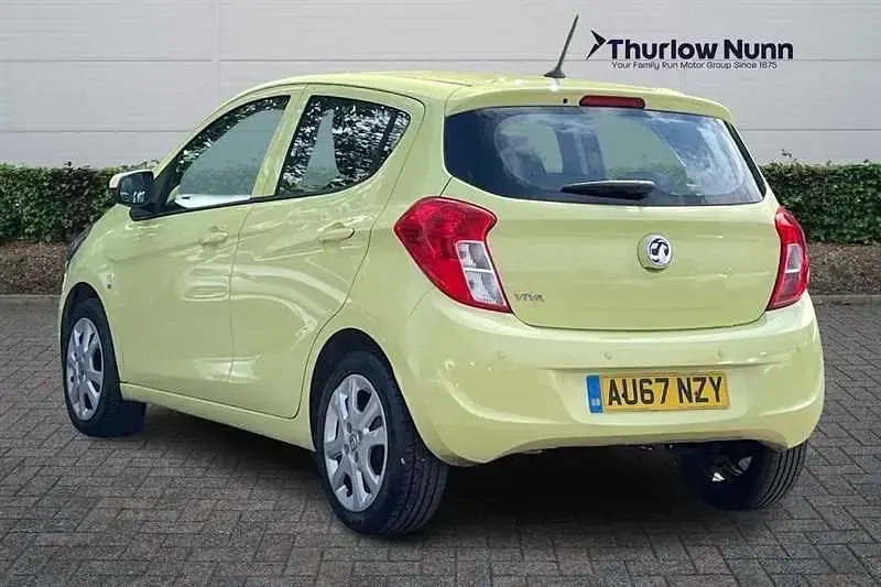 Second-hand Vauxhall Viva 75 CP (55 kW) 2017 Verde Hatchback