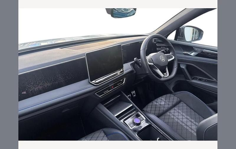 Used VW Tiguan R-line 150 HP (110 kW) 2025 White SUV