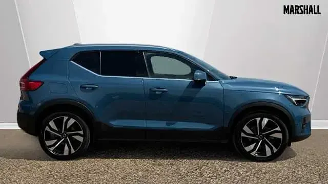 Używany Volvo XC40 Ultra 194 KM (142 kW) 2024 Niebieski SUV