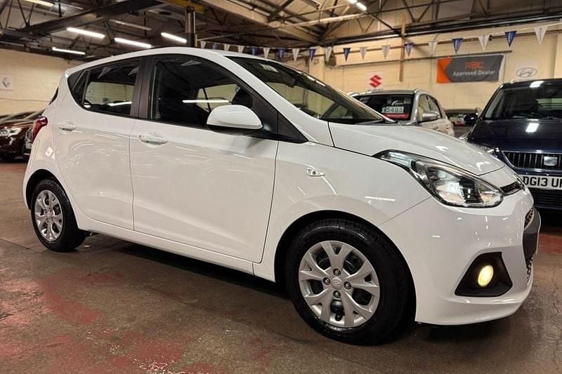 White Used 2015 Hyundai i10 SE Hatchback | £5,300 (Good price) - Image 1/1