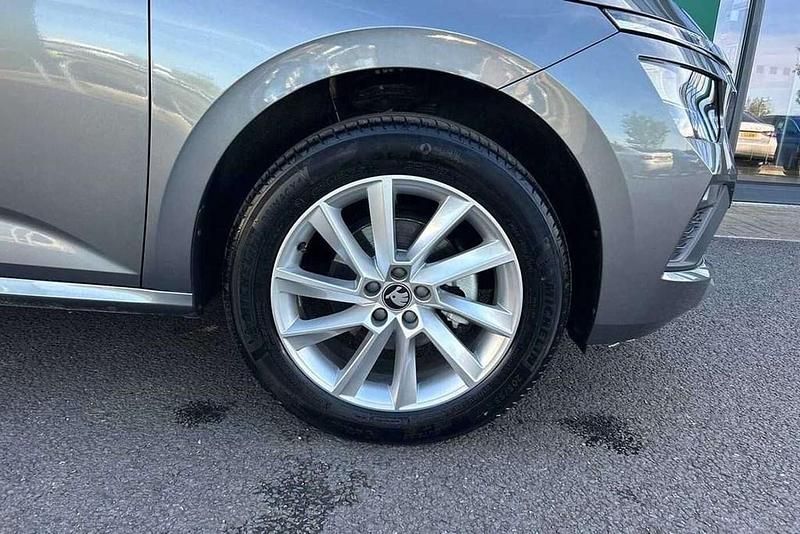 Usado Skoda Kamiq SE 94 CV (69 kW) 2025 Gris SUV