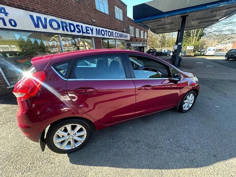 Used Ford Fiesta Zetec 2010 Metallic red Hatchback