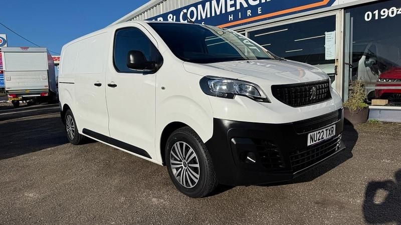 Used Peugeot e-Expert 100 kW (136 HP) 2022 White Van