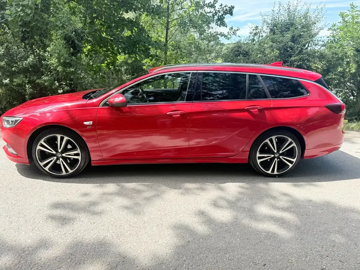 Used Vauxhall Insignia SRi 170 HP (125 kW) 2017 Red Estate