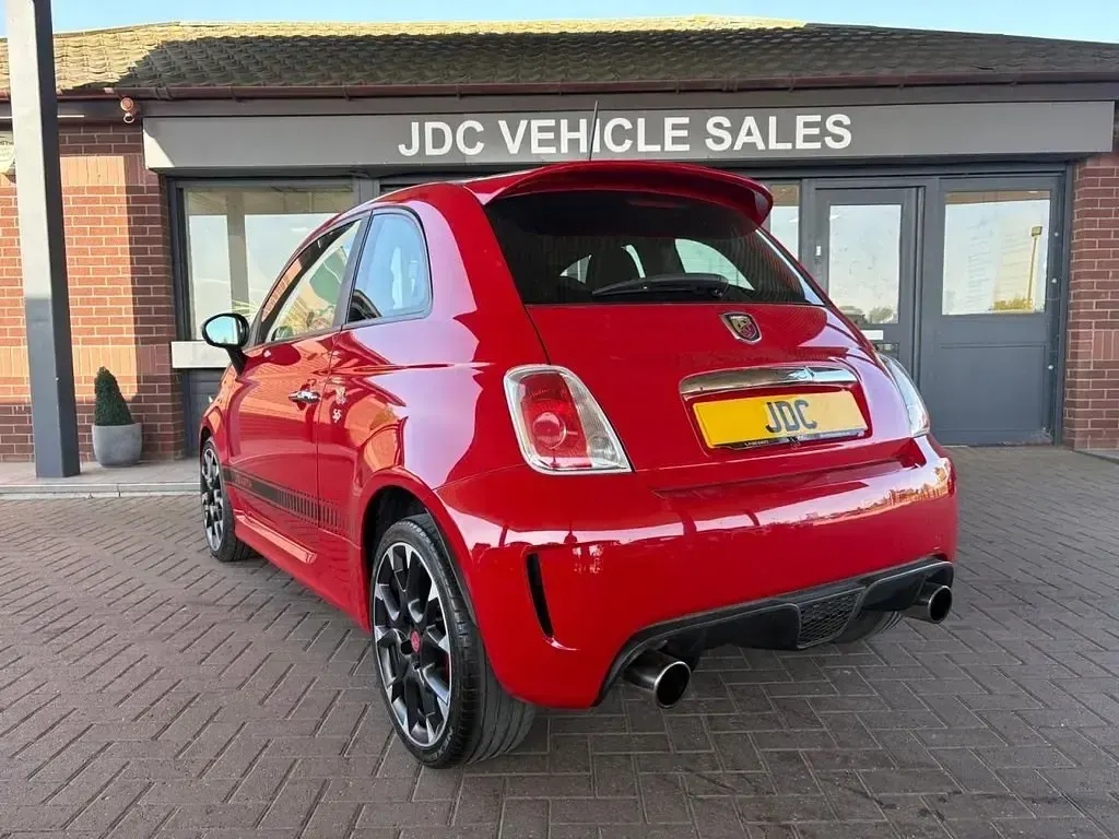 Usado Abarth 595 140 HP (102 kW) 2016 Vermelho Citadino