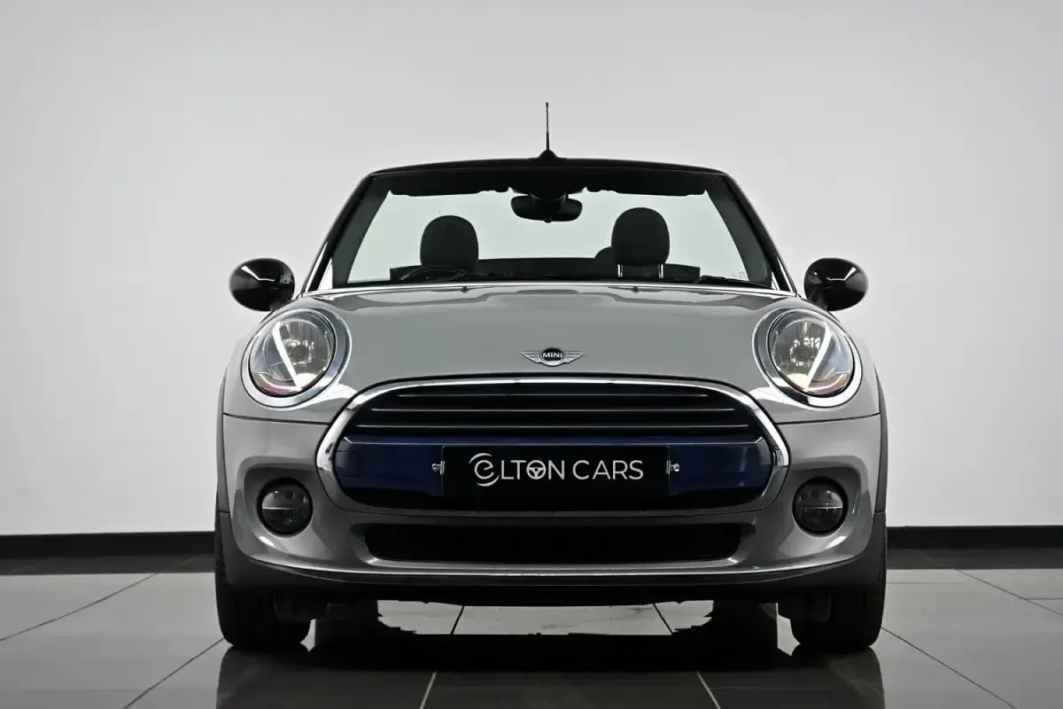 Begagnad Mini Cooper Cabriolet 2017 Grå Cab