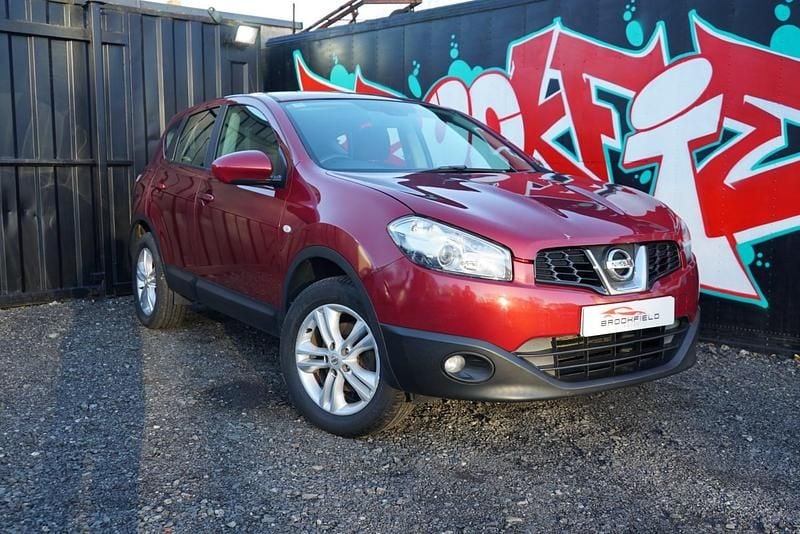Red Used 2013 Nissan Qashqai Acenta SUV | £3,395 (Fair price) - Image 1/4