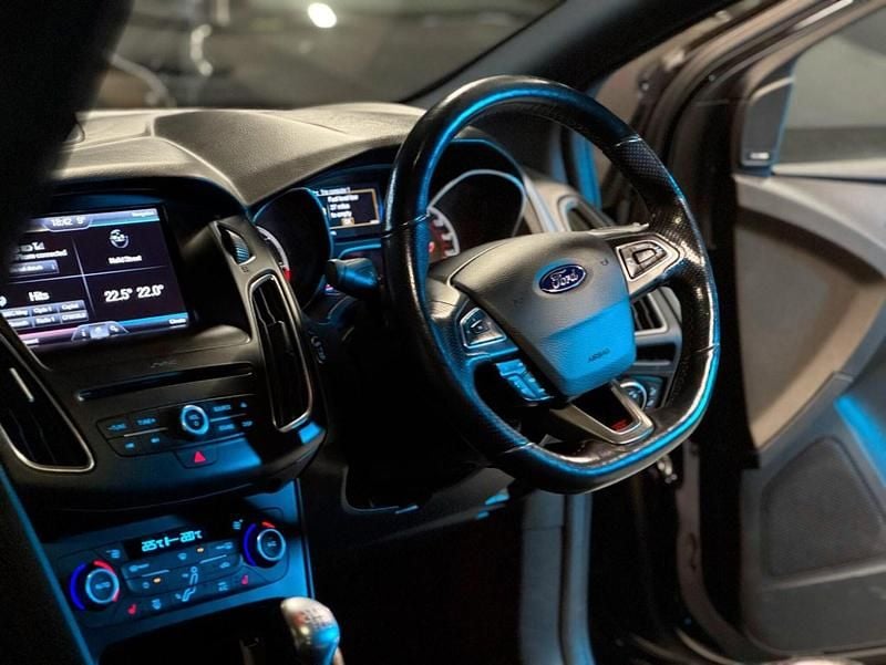 Used Ford Focus ST 185 HP (136 kW) 2016 Black Hatchback