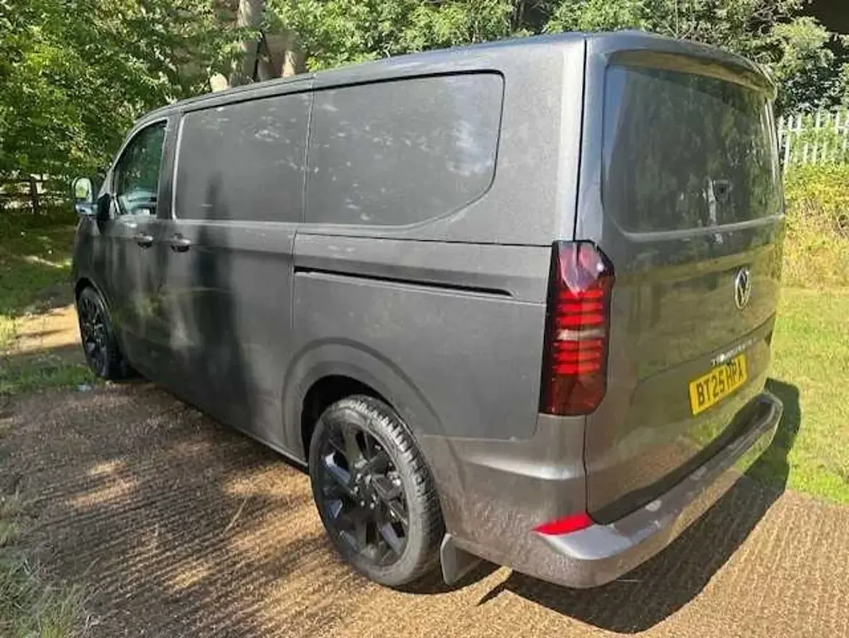 Begagnad VW Transporter Pro 2025 Grå Van