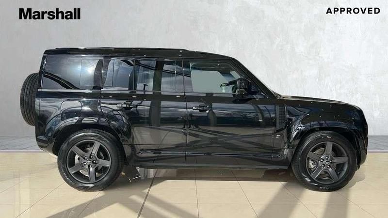 Usado Land Rover Defender SE Dynamic 249 HP (183 kW) 2025 Preto SUV