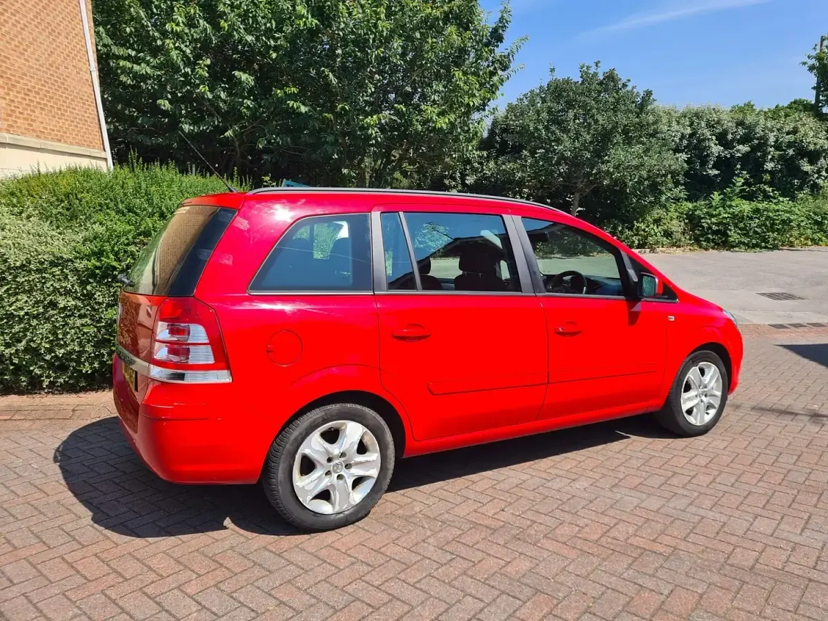 Used Vauxhall Zafira 2013 Red MPV