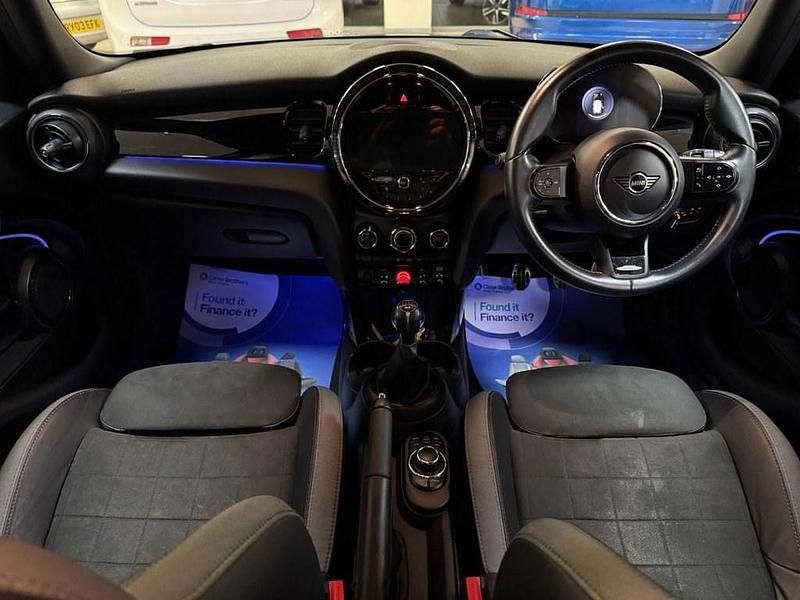 Used Mini Cooper Hatch 136 HP (100 kW) 2021 Red Hatchback