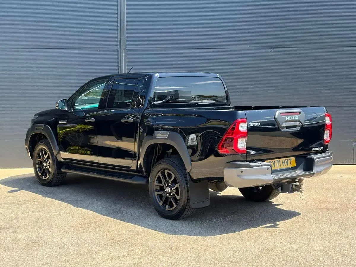 Used Toyota HiLux 204 HP (150 kW) 2021 Black Pickup