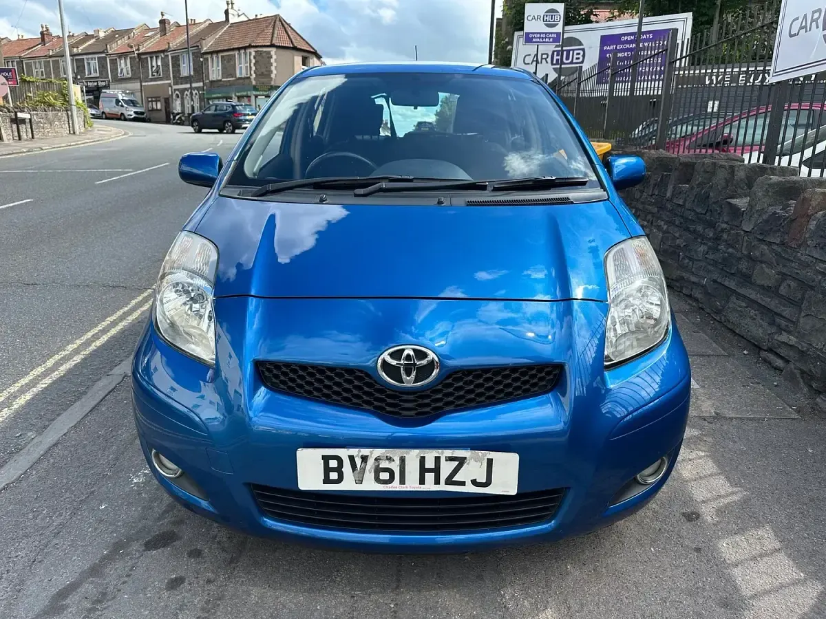 Used Toyota Yaris 101 HP (74 kW) 2011 Blue Hatchback