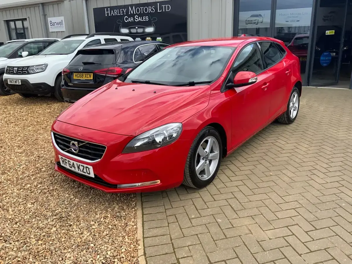 Used Volvo V40 2014 Red Hatchback