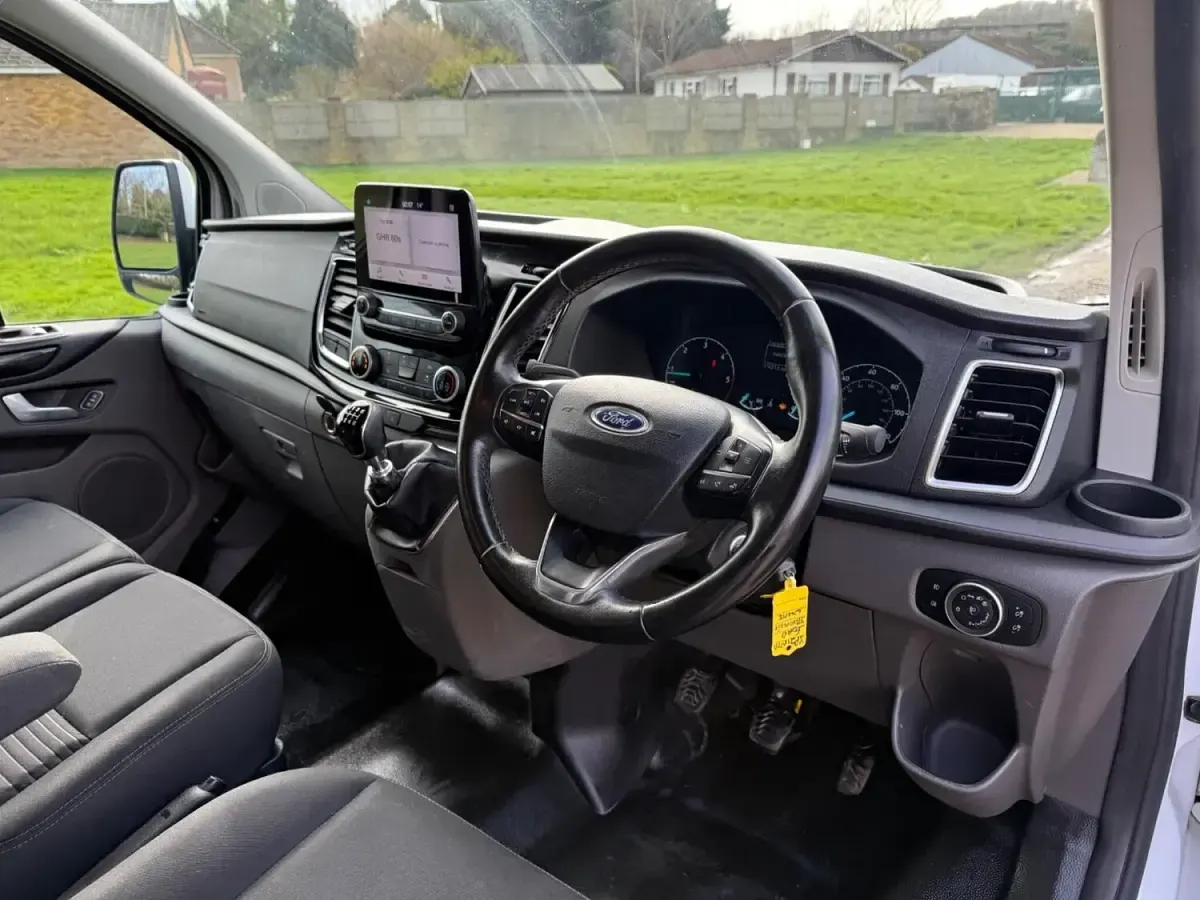 Used Ford Transit Custom Limited 130 HP (95 kW) 2021 White Van