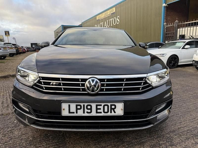 Usado VW Passat R-line 150 HP (110 kW) 2019 Cinzento Sedan