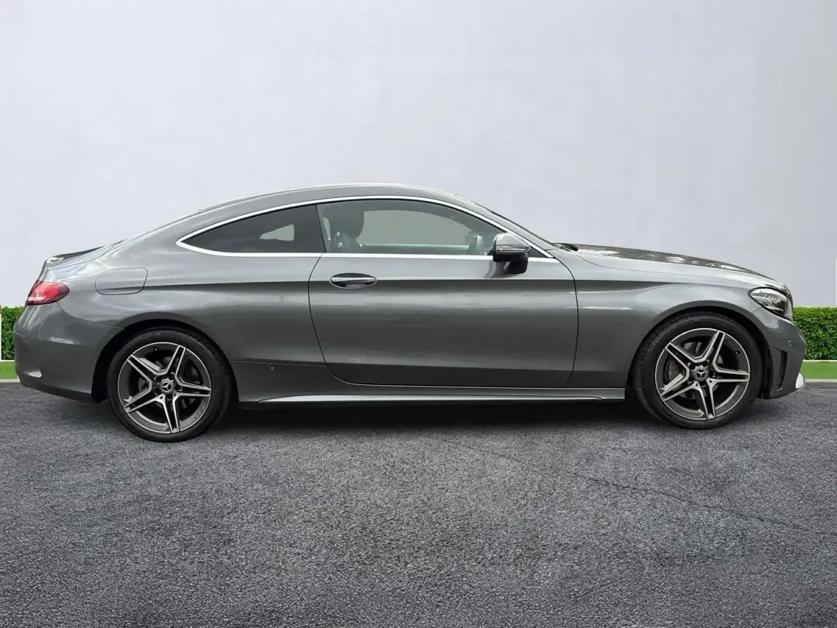 Begagnad Mercedes C200 AMG line 2023 Grå Sportkupé