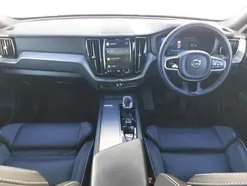 Used Volvo XC60 Plus 197 HP (144 kW) 2022 Silver SUV