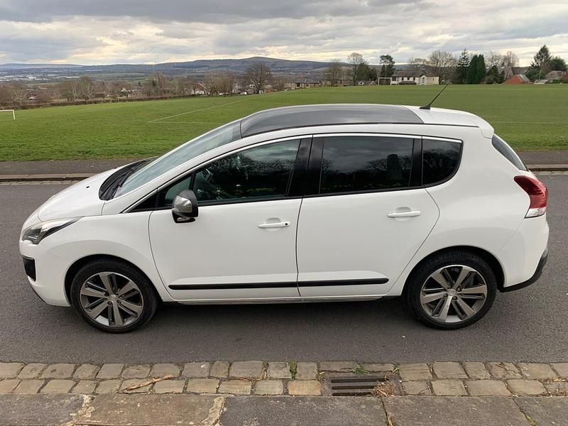 Used Peugeot 3008 Allure 2015 White Hatchback