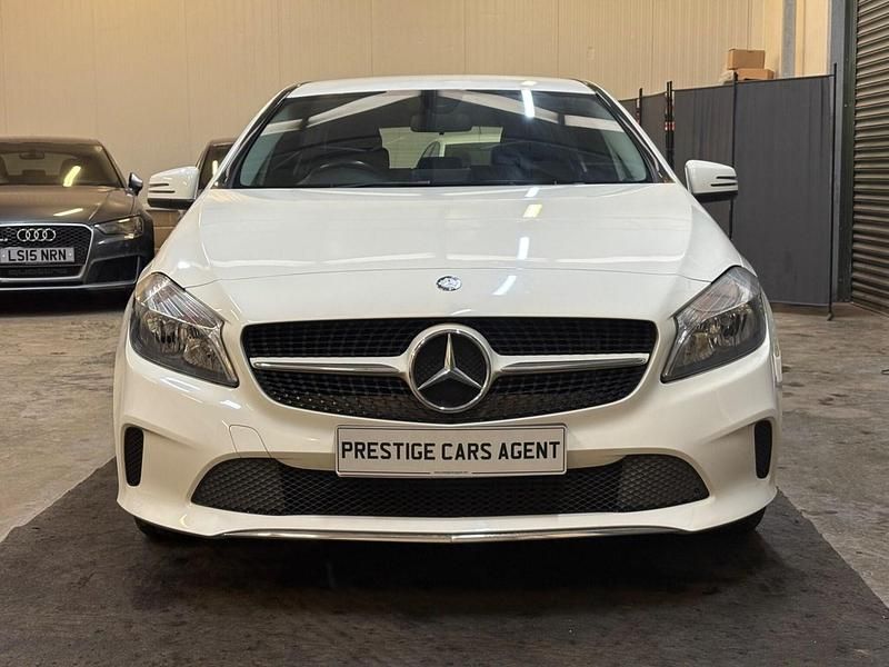 Used Mercedes A180 SE 122 HP (89 kW) 2015 White Hatchback