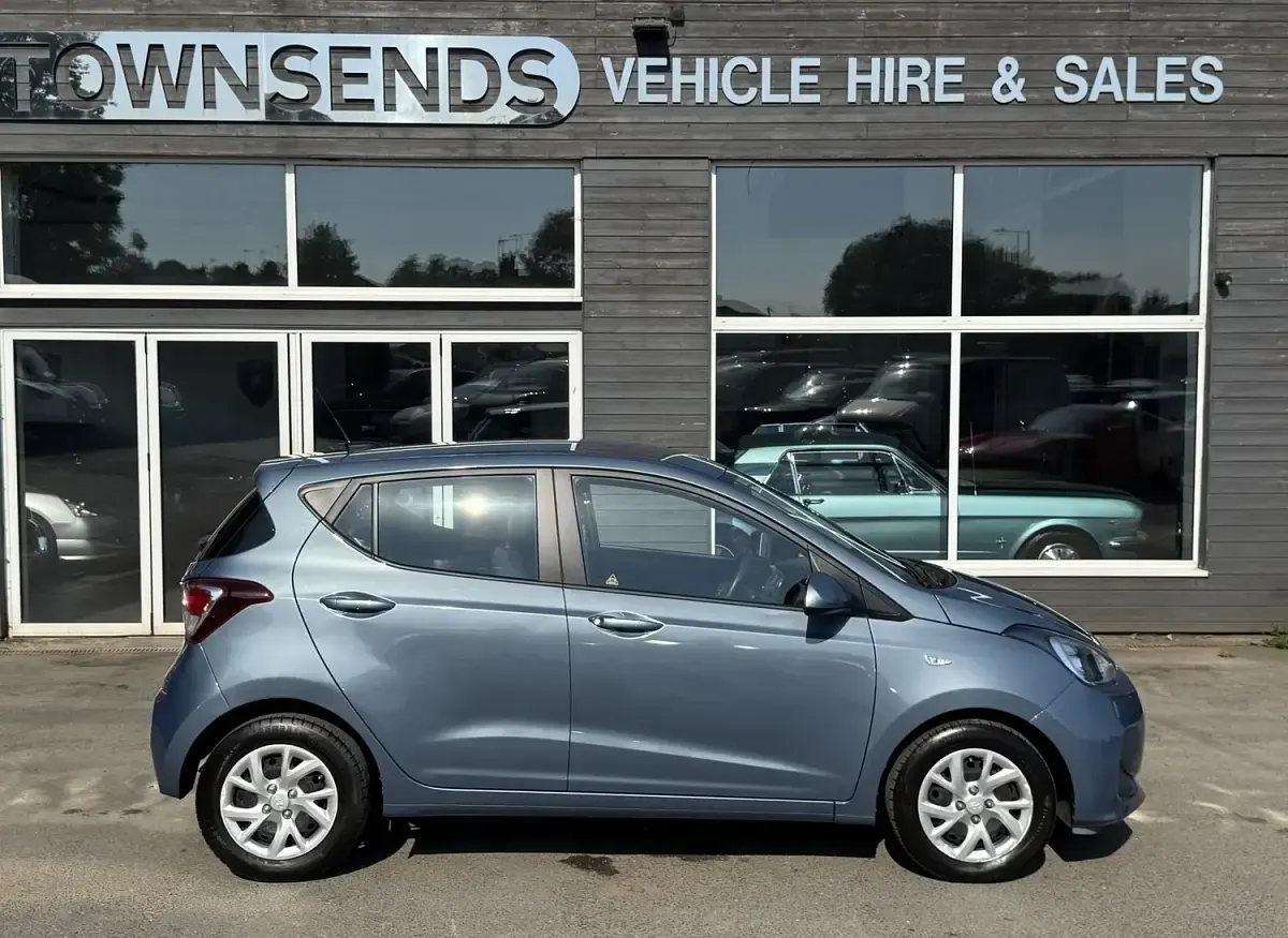 Used Hyundai i10 SE 100 HP (73 kW) 2019 Blue Hatchback
