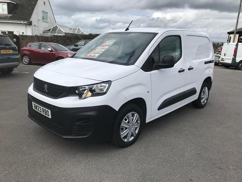 Used Peugeot Partner Premium 2023 White MPV