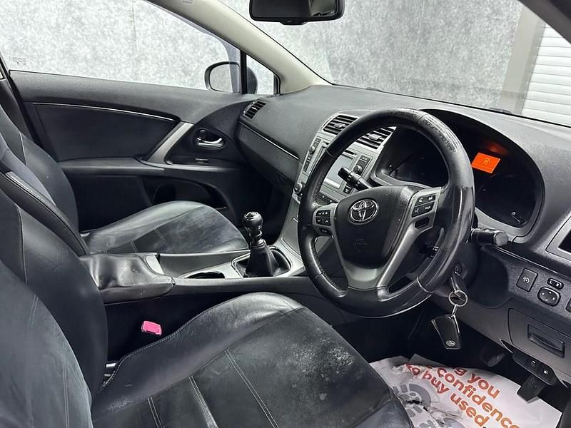 Used Toyota Avensis Business Edition 124 HP (91 kW) 2014 Grey Sedan
