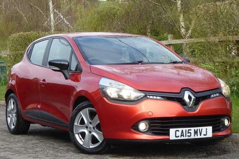 Used Renault Clio IV Expression+ 90 HP (66 kW) 2015 Red Hatchback