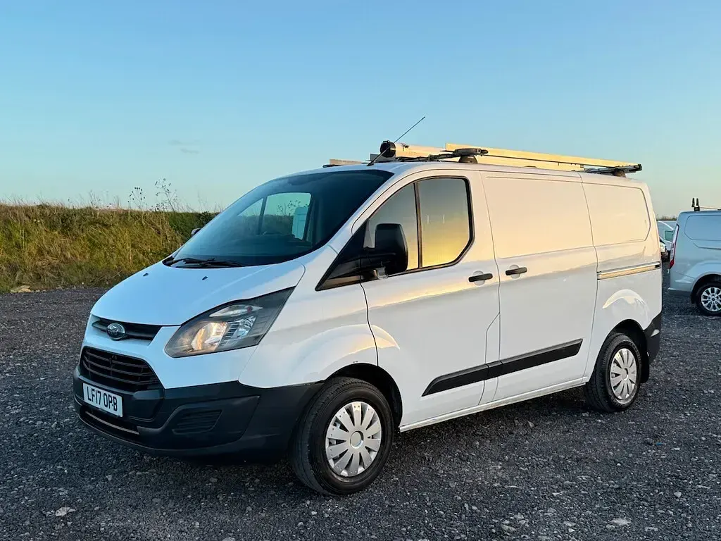Used Ford Transit Custom 105 HP (77 kW) 2017 White Van
